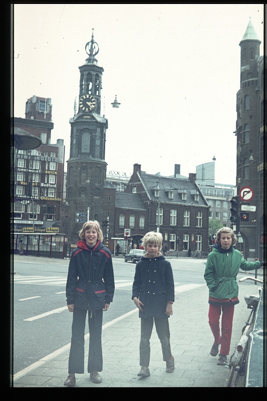 01.Amsterdam mei 1973 Brigitte,Marion,Peter.JPG